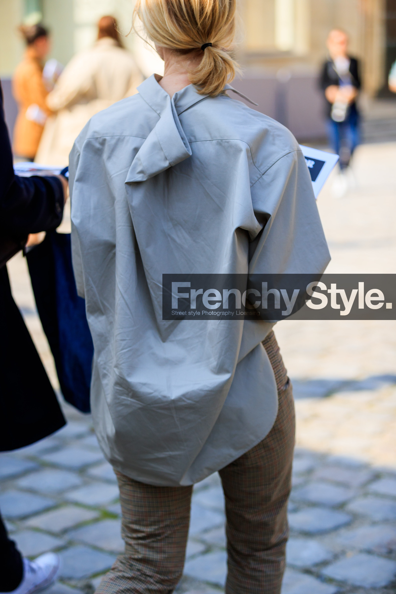 atmosphere details, detail, fashion week, frenchystyle, FW, grey shirt, jonathan paciullo, PARIS, PFW, ponytail, SPRING SUMMER 2018, SS 18, street style, trousers, vertical