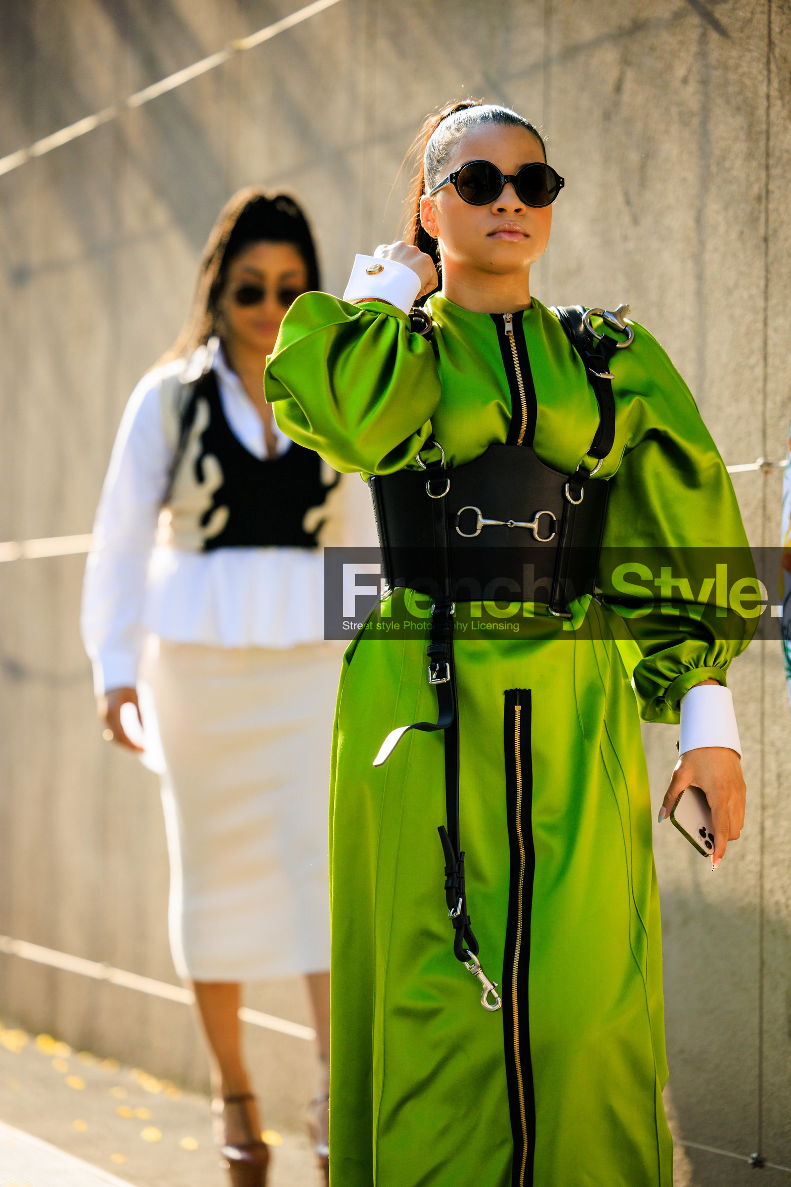 green dress, longdress, leather corset, black corset, black sunglasses, globe sleeves, street style, jonathan paciullo, FW, frenchystyle, fashion week, MFW, MILAN, FALL WINTER 2022_2023, AUTUMN WINTER 2022-2023, FW 22-23, vertical, atmosphere details