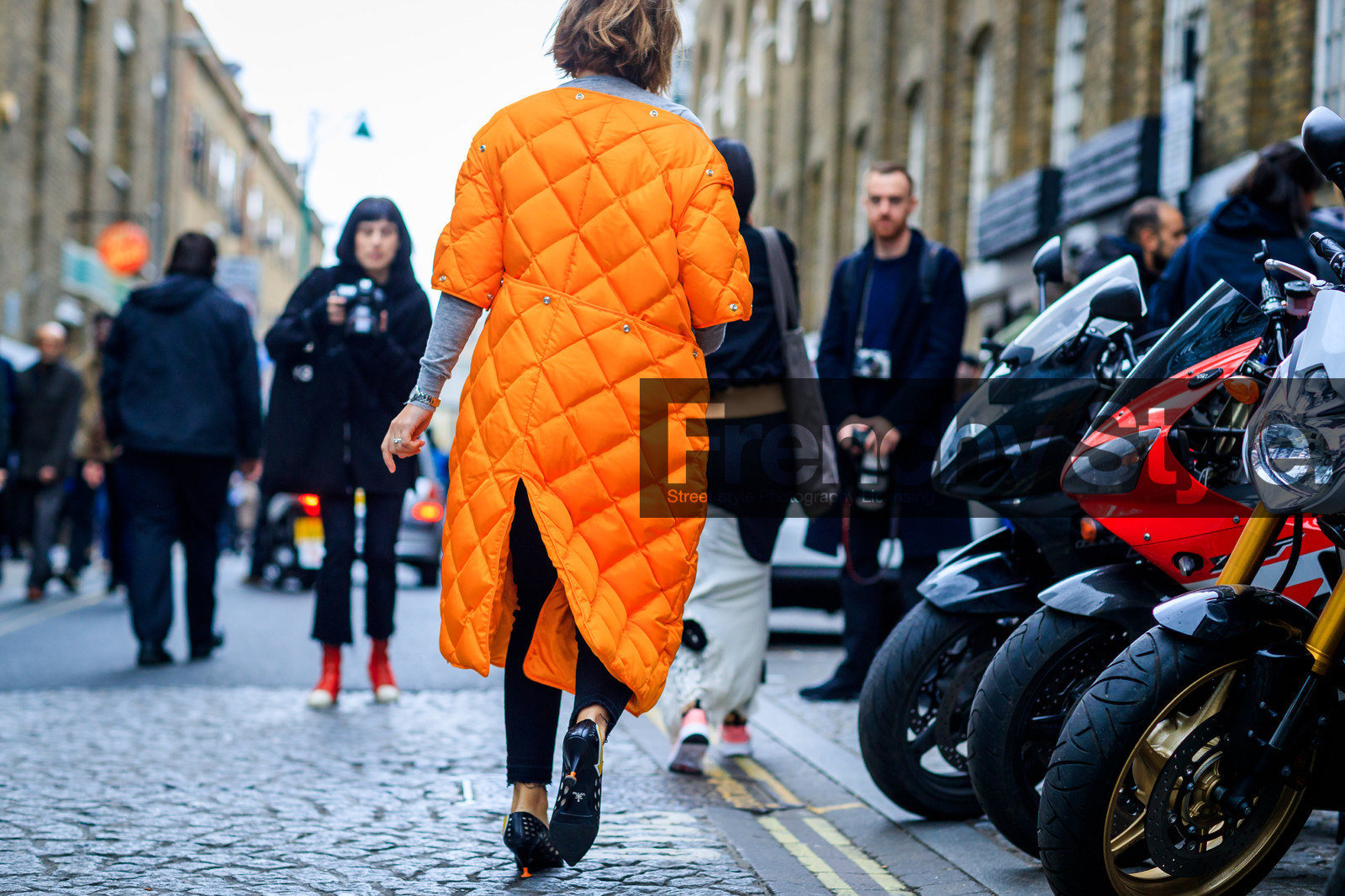 atmosphere details, AUTUMN WINTER 2017-2018, AW 17-18, back detail, black shoes, detail, down jacket, FALL WINTER 2017-2018, fashion week, frenchystyle, FW, FW 17-18, horizontal, jonathan paciullo, LFW, LONDON, orange coat, prada, street style