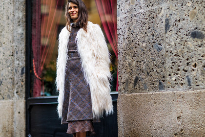 atmosphere details, AUTUMN WINTER 2016-2017, AW 16-17, brown dress, checked dress, chiara totire, detail, FALL WINTER 2016-2017, fashion week, frenchystyle, fur coat, fur jacket, FW, FW 16-17, graphic dress, horizontal, jonathan paciullo, LFW, LONDON, MENSWEAR, plaid, street style, white coat, white fur, white jacket