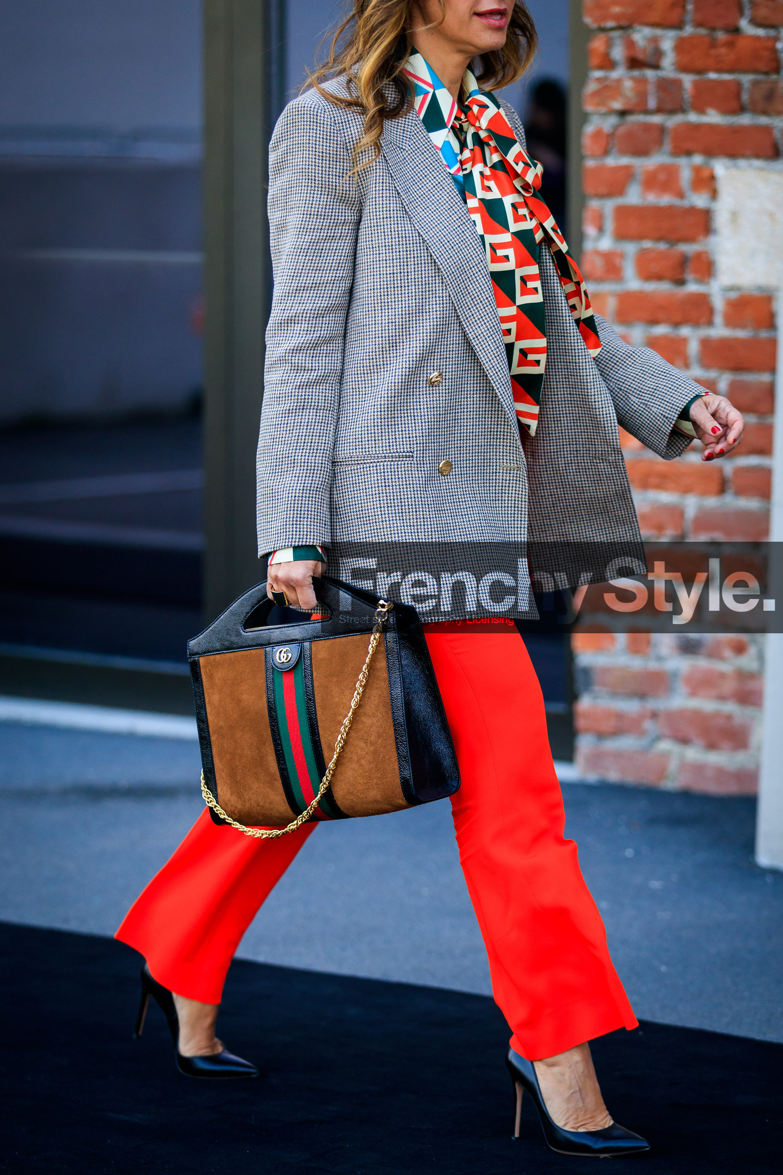 black shoes, blazer, brown bag, graphic bag, graphic shirt, grey jacket, gucci, high heels, houndstooth pattern, leather bag, leather shoes, printed bag, printed jacket, printed shirt, red pants, red shirt, suede bag, trousers, fashion week, frenchystyle, FW, jonathan paciullo, street style, MFW, MILAN, AUTUMN WINTER 2018-2019, FALL WINTER 2018-2019, FW 18-19, vertical, detail, atmosphere details