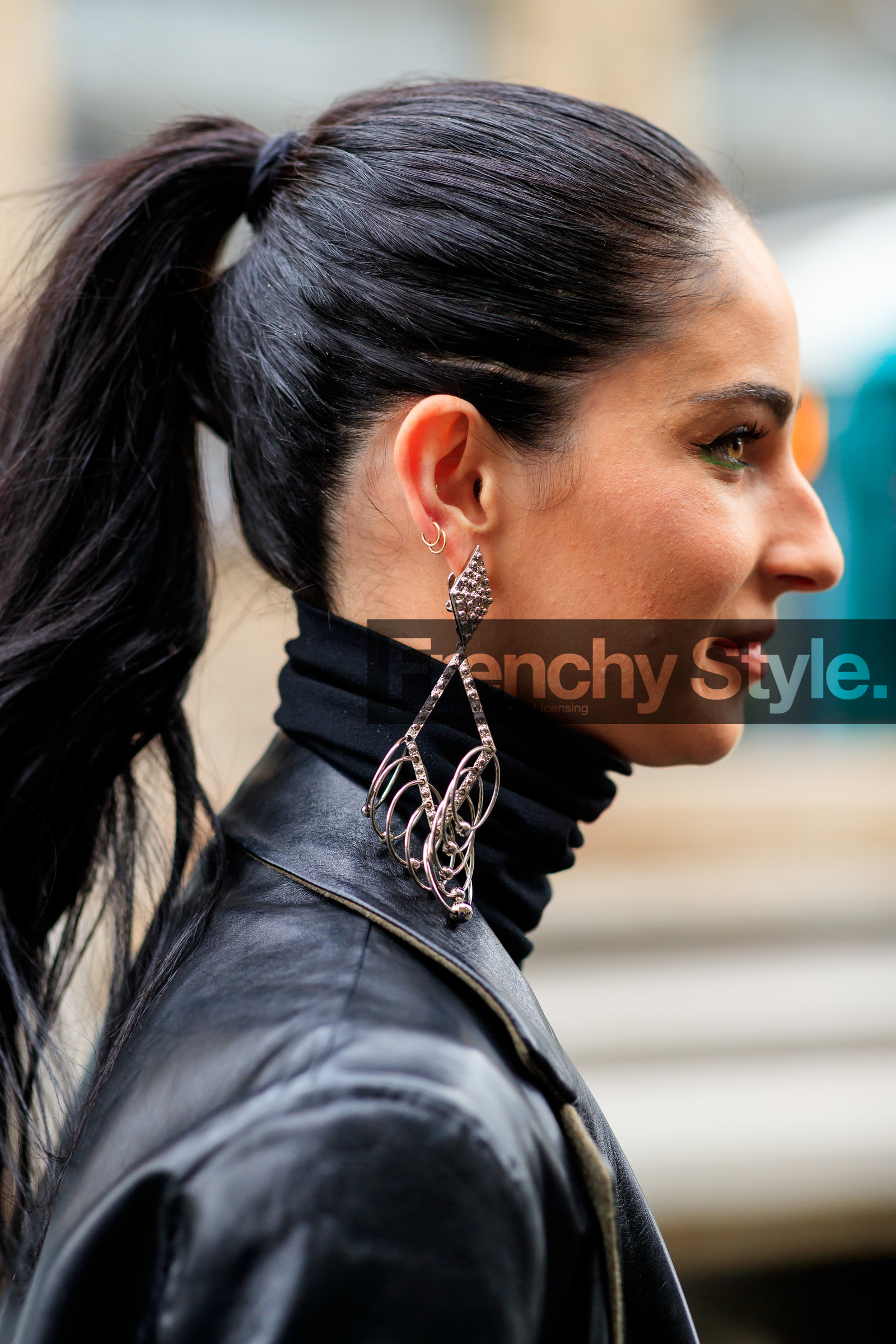 fiona zanetti, black leather jacket, black top, turtleneck top, dangling earrings, silvered earrings, fashion week, frenchystyle, FW, jonathan paciullo, street style, PFW, PARIS, AUTUMN WINTER 2020-2021, FALL WINTER 2020-2021, FW 20-21, vertical, atmosphere details, detail