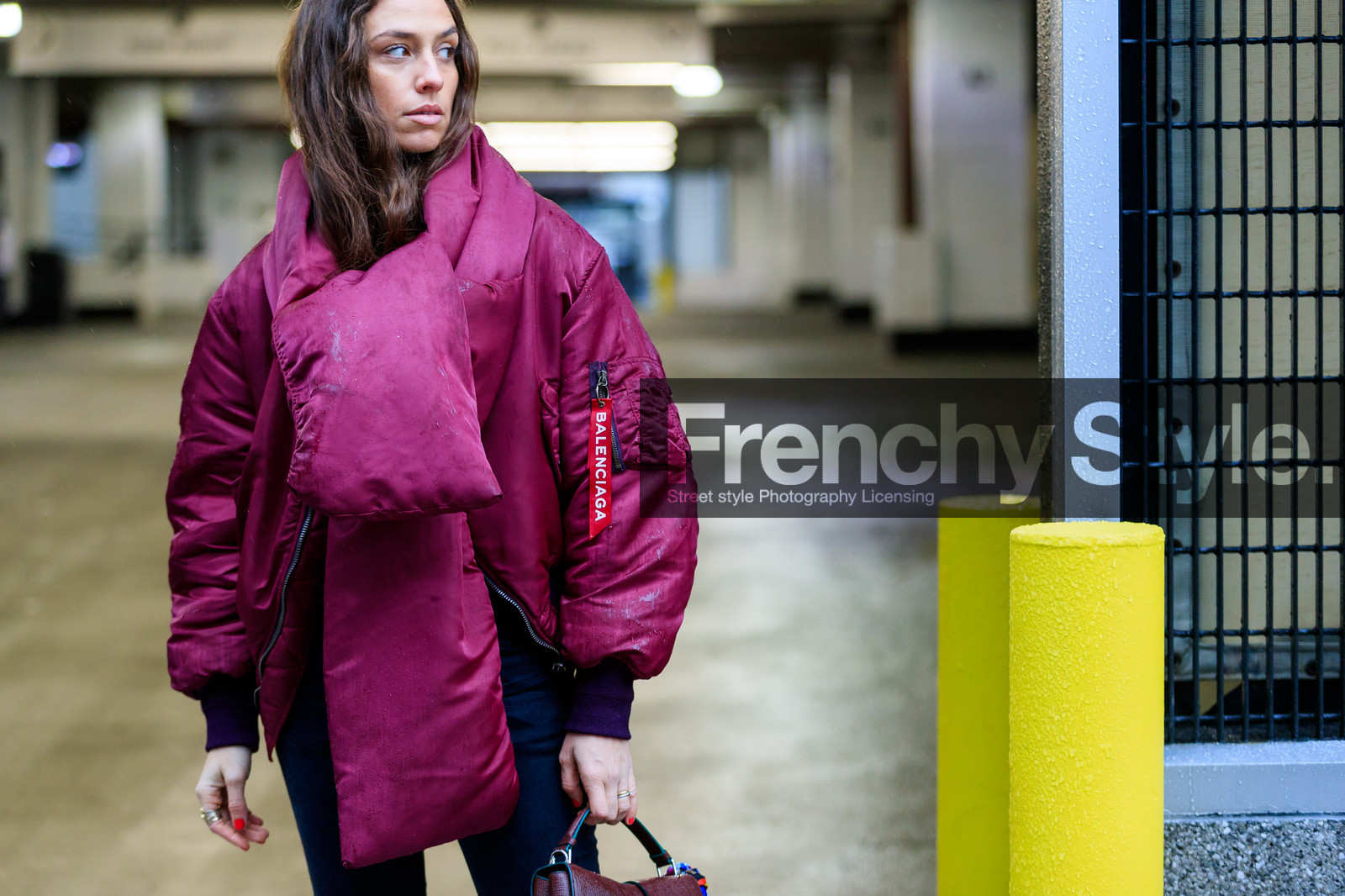 atmosphere details, AUTUMN WINTER 2017-2018, AW 17-18, balenciaga, black denim, bomber jacket, bordeaux, burgundy, denim pants, detail, erika boldrin, FALL WINTER 2017-2018, fashion week, frenchystyle, FW, FW 17-18, horizontal, jeans, jonathan paciullo, leather bag, NEW YORK, NYFW, oversize, red bag, red jacket, red scarf, street style, trousers