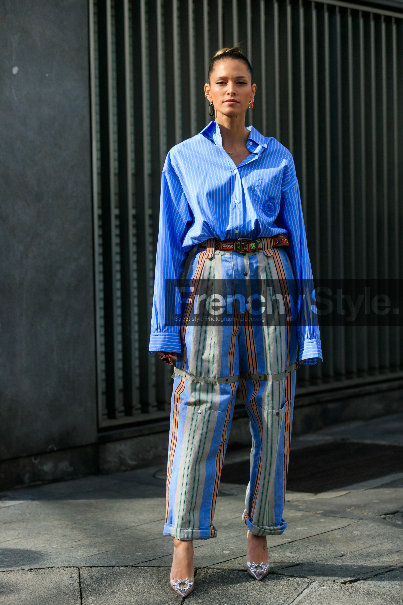 helena bordon, blue shirt, striped shirt, striped pants, dangling earrings, multi earrings, square shape earrings, golden earrings, black earrings, neon orange earrings, blue pants, orange pants, beige pants, carrot pants, embroidered belt, multicolor pants, multicolor belt, ethnic printed belt, oversize shirt, sheer shoes, strassed shoes, plastic shoes, fashion week, frenchystyle, FW, jonathan paciullo, street style, MFW, MILAN, AUTUMN WINTER 2020-2021, FALL WINTER 2020-2021, FW 20-21, vertical, full length