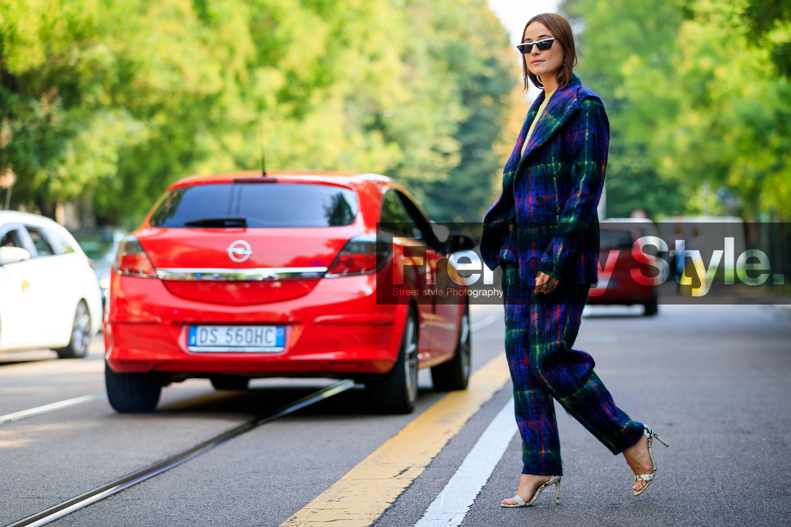 blazer, blue jacket, blue pants, blue suit, checked, checked suit, graphic jacket, graphic pants, graphic suit, high heels, leather shoes, lena lademann, plaid, printed jacket, printed pants, printed suit, sunglasses, trousers, yellow sweater, street style, jonathan paciullo, FW, frenchystyle, fashion week, MFW, MILAN, SPRING SUMMER 2019, SS 19, atmosphere details, horizontal, full length