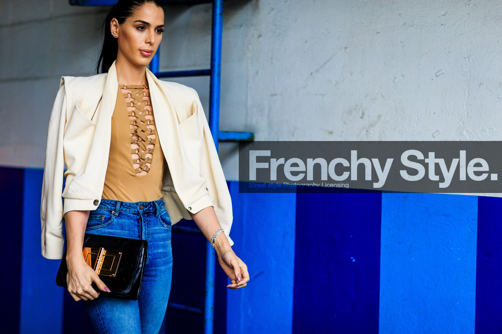 atmosphere details, AUTUMN WINTER 2016-2017, AW 16-17, beige jacket, black bag, blue denim, brown tank top, brown top, denim pants, detail, fashion week, frenchystyle, FW, FW 16-17, golden details, horizontal, jeans, jonathan paciullo, lace up top, leather bag, NEW YORK, NYFW, over the shoulder, street style, trousers, woman