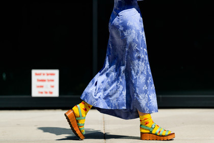 atmosphere details, blue dress, detail, fashion week, frenchystyle, FW, green shoes, horizontal, jonathan paciullo, NEW YORK, NYFW, SPRING SUMMER 2018, SS 18, street style, yellow socks