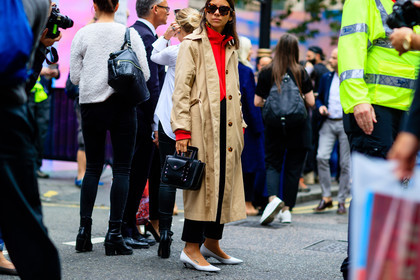 atmosphere details, beige coat, black bag, black pants, detail, earrings, fashion week, frenchystyle, FW, golden jewelry, horizontal, jonathan paciullo, leather bag, leather shoes, LFW, LONDON, louis vuitton, natasha goldenberg, red sweater, SPRING SUMMER 2017, SS 17, street style, sunglasses, trench coat, trousers, white shoes, woman