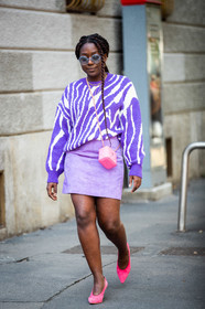 purple skirt, purple pullover, zebra printed pullover, suede skirt, mini skirt, pink leather bag, quilted bag, mini bag, chanel bag, square shape bag, round shape sunglasses, blue sunglasses, striped pullover, suede pumps, pink pumps, purple total look, lois opoku, street style, jonathan paciullo, FW, frenchystyle, fashion week, MFW, MILAN, SPRING SUMMER 2021, SS 21, vertical, full length