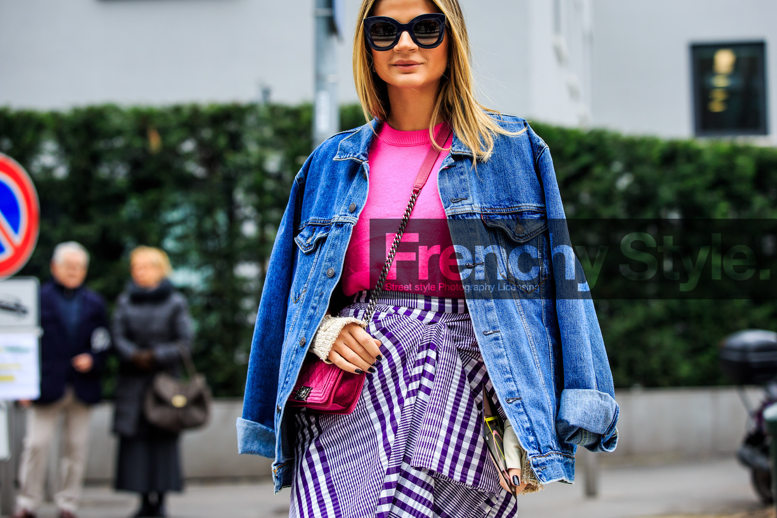 asymetric, atmosphere details, AUTUMN WINTER 2016-2017, AW 16-17, blue denim, chanel, checked skirt, denim jacket, detail, FALL WINTER 2016-2017, fashion week, frenchystyle, FW, FW 16-17, geometric, graphic skirt, horizontal, jonathan paciullo, LFW, LONDON, MENSWEAR, mini bag, over the shoulder, pink bag, pink sweater, pink top, plaid, printed skirt, purple skirt, street style, striped skirt, stripes, sunglasses, tartan, thassia naves