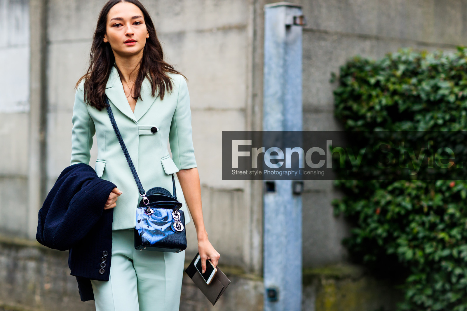 atmosphere details, AUTUMN WINTER 2017-2018, AW 17-18, black bag, blazer, blue bag, blue jacket, blue pants, blue suit, christian dior, detail, FALL WINTER 2017-2018, fashion week, frenchystyle, FW, FW 17-18, horizontal, jonathan paciullo, leather bag, MFW, MILAN, mint, printed bag, street style, trousers