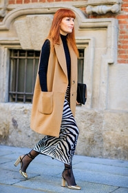 animal print, AUTUMN WINTER 2017-2018, AW 17-18, black bag, black knit, camel jacket, FALL WINTER 2017-2018, fashion week, frenchystyle, full length, FW, FW 17-18, golden shoes, graphic skirt, high heels, jonathan paciullo, leather bag, leather shoes, MFW, MILAN, printed skirt, sara moschini, shiny shoes, sleeveless, street style, tights, vertical, zebra