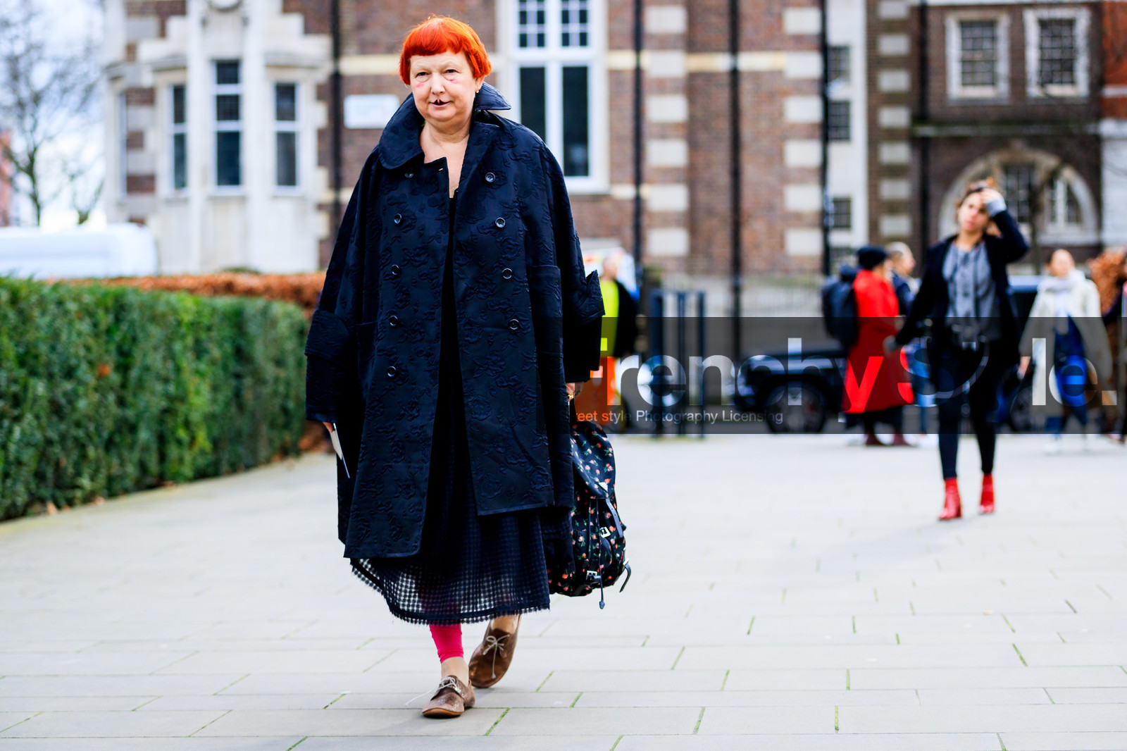 atmosphere details, AUTUMN WINTER 2017-2018, AW 17-18, black bag, black coat, black dress, black lips, brown shoes, detail, dyed hair, FALL WINTER 2017-2018, fashion week, frenchystyle, FW, FW 17-18, horizontal, jonathan paciullo, leather backpack, leather bag, LFW, LONDON, printed bag, street style, tone on tone, total look black