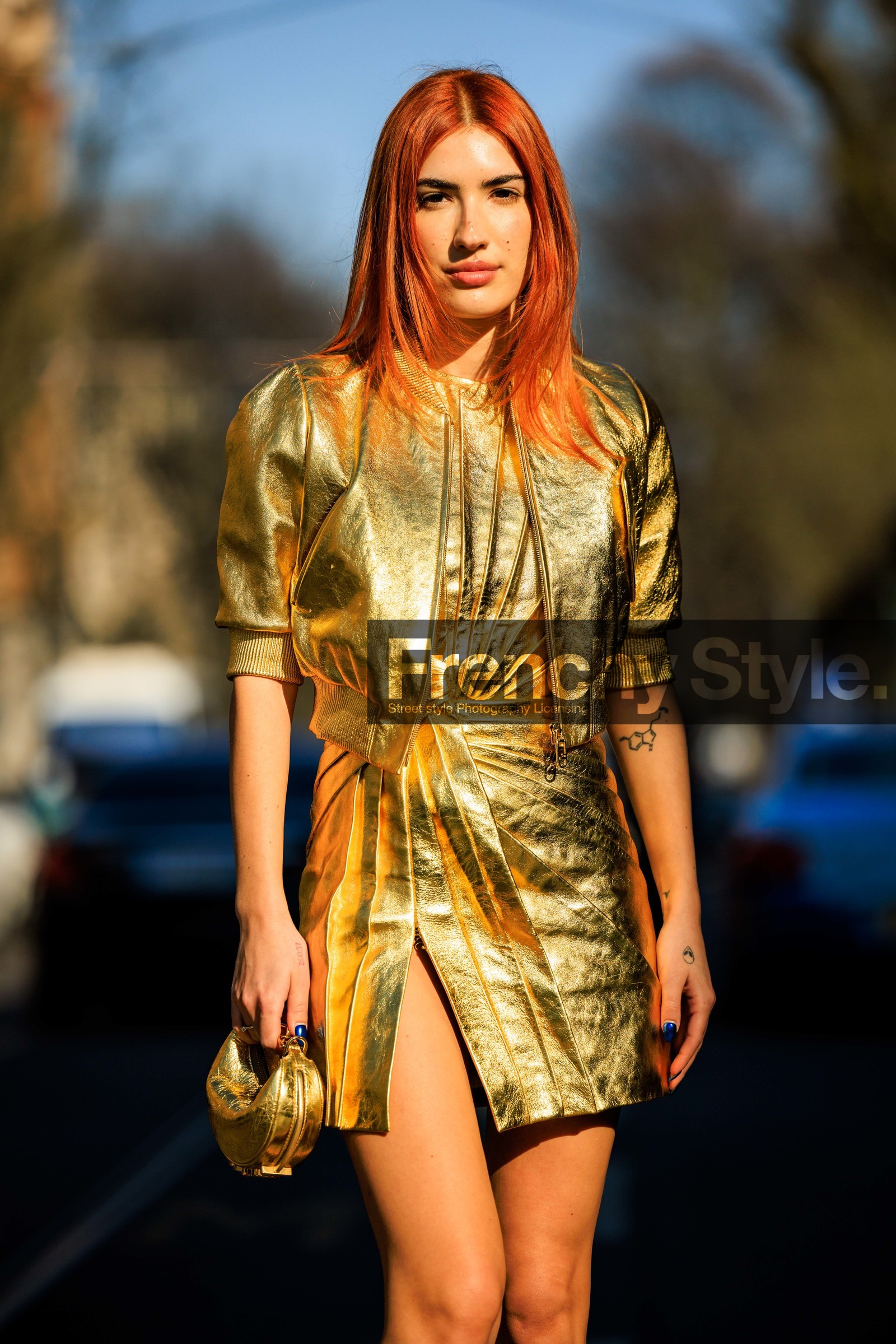 golden dress, mini dress, heeled sandals, golden mini bag, fendi mini bag, fendi, patricia manfield, fashion week, frenchystyle, FW, jonathan paciullo, street style, MFW, MILAN, FALL WINTER 2022_2023, AUTUMN WINTER 2022-2023, FW 22-23, vertical, atmosphere details
