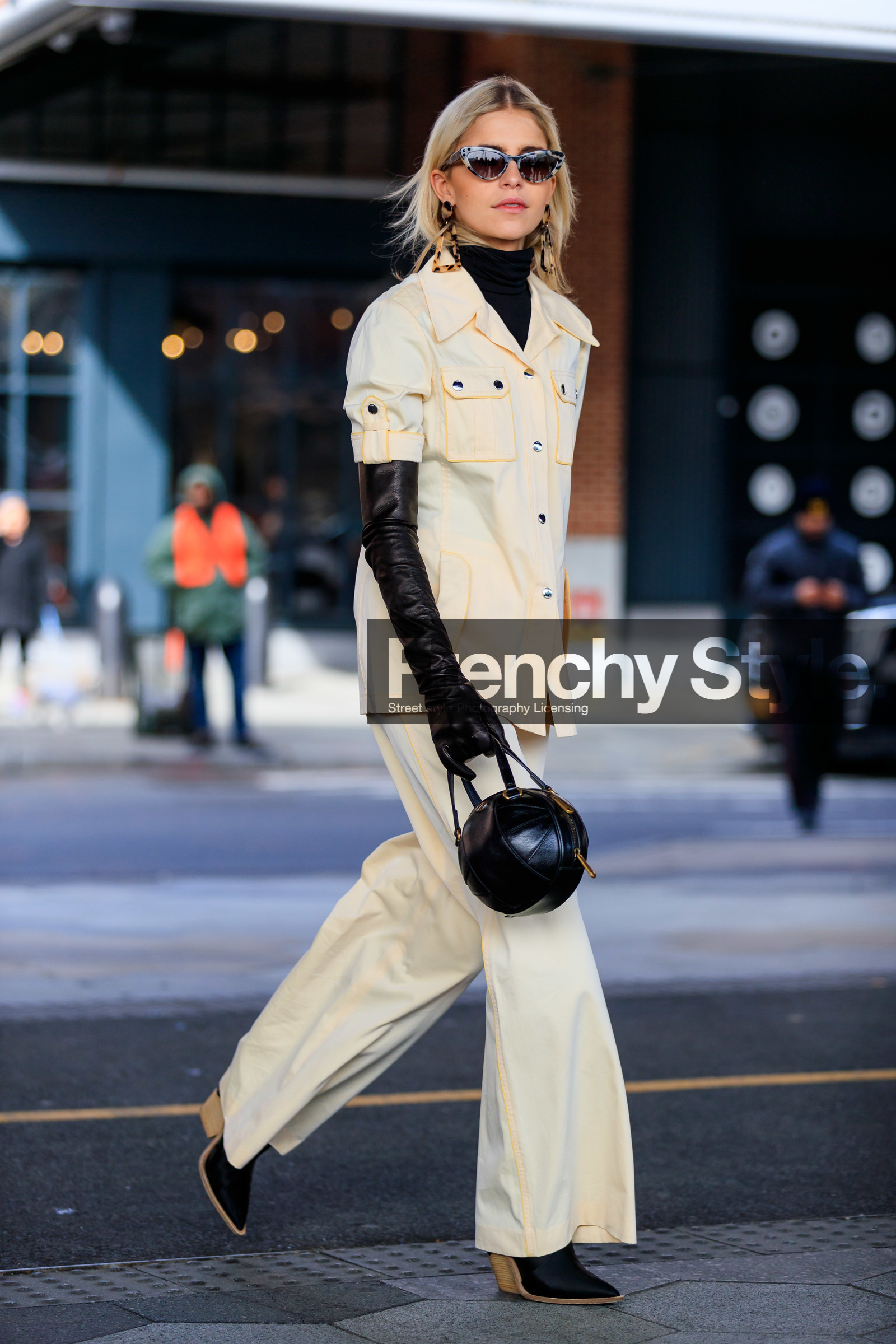 black bag, black gloves, black shoes, black turtleneck, caro daur, earrings, gucci, high heels, leather bag, leather gloves, leather shoes, sunglasses, trousers, yellow pants, yellow shirt, street style, jonathan paciullo, frenchystyle, NYFW, NEW YORK, AUTUMN WINTER 2019-2020, AW 19-20, FALL WINTER 2019-2020, FW 19-20, fashion week, FW, vertical, full length