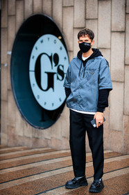 JS roques, grey jacket, short sleeves jacket, prada jacket, black hoodie, black pants, black leather loafers, big sole shoes, big sole loafers, covid face mask, fashion week, frenchystyle, FW, jonathan paciullo, street style, PFW, PARIS, SPRING SUMMER 2021, SS 21, vertical, full length