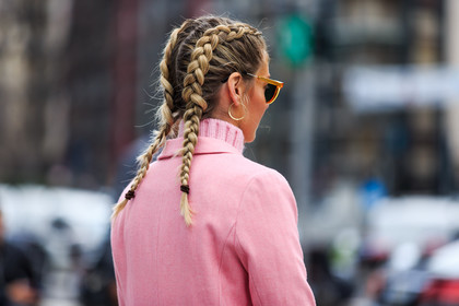 atmosphere details, AUTUMN WINTER 2016-2017, AW 16-17, back detail, braids, detail, FALL WINTER 2016-2017, fashion week, frenchystyle, FW, FW 16-17, horizontal, jonathan paciullo, LFW, LONDON, MENSWEAR, pink coat, pink sweater, street style, sunglasses