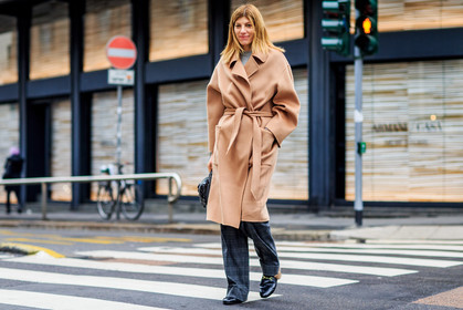 atmosphere details, AUTUMN WINTER 2016-2017, AW 16-17, beige coat, belted coat, black slippers, camel coat, FALL WINTER 2016-2017, fashion week, frenchystyle, full length, fur shoes, FW, FW 16-17, grey pants, gucci, horizontal, jonathan paciullo, leather slippers, LFW, LONDON, MENSWEAR, street style, trousers