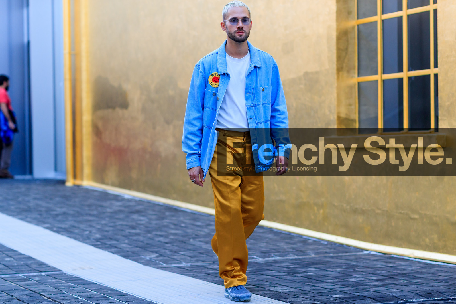 alice & j.s, atmosphere details, black sneakers, blue denim, camel pants, denim jacket, fashion week, frenchystyle, full length, FW, horizontal, jonathan paciullo, leather shoes, MFW, MILAN, nike, SPRING SUMMER 2018, SS 18, street style, sunglasses, trousers, white t shirt