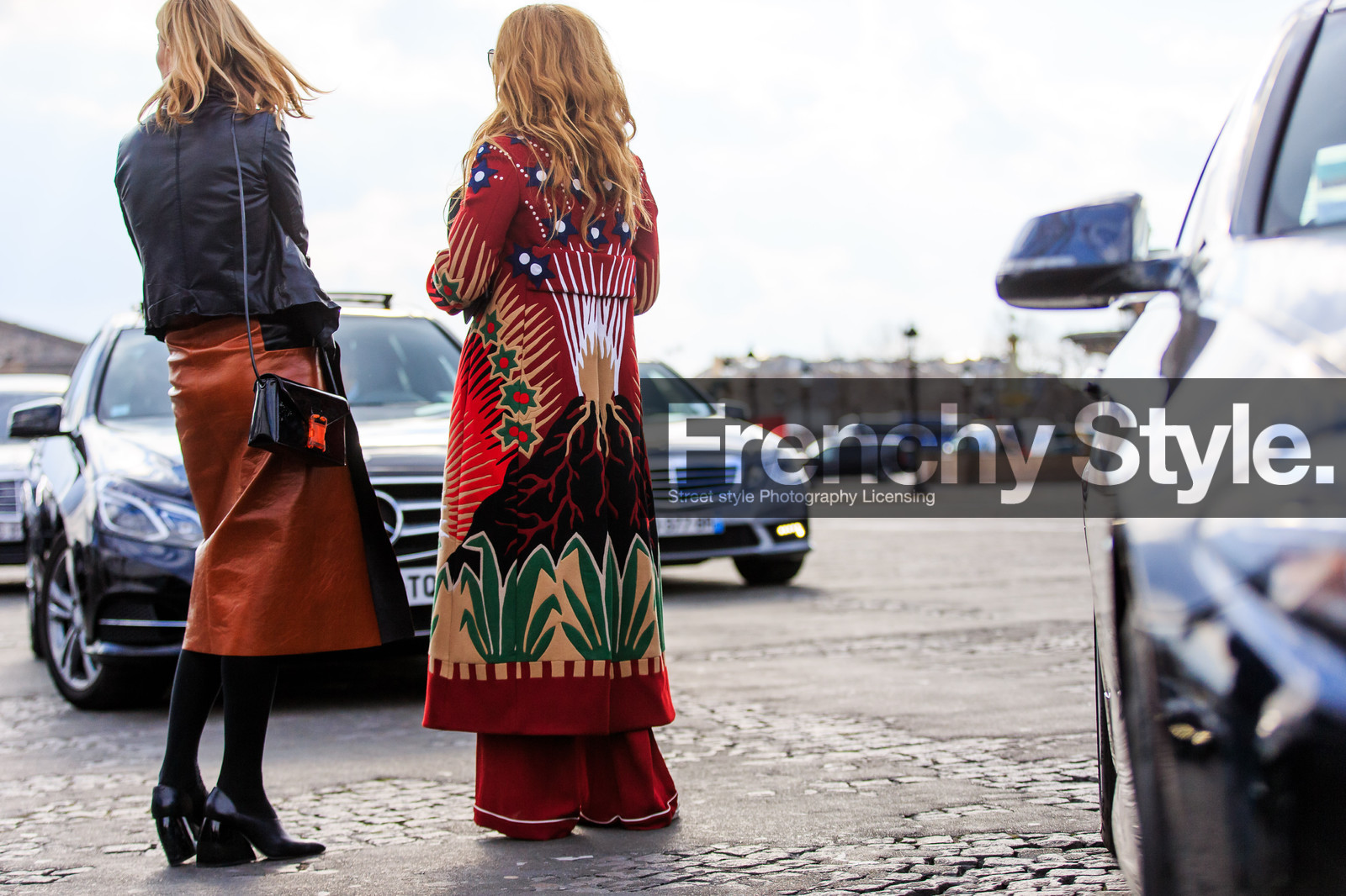 atmosphere details, AUTUMN WINTER 2016-2017, AW 16-17, back detail, black bag, black jacket, black shoes, brown skirt, embroidered coat, FALL WINTER 2016-2017, fashion week, frenchystyle, full length, FW, FW 16-17, high heels, horizontal, jonathan paciullo, leather bag, leather jacket, leather shoes, leather skirt, PARIS, PFW, printed coat, red coat, street style