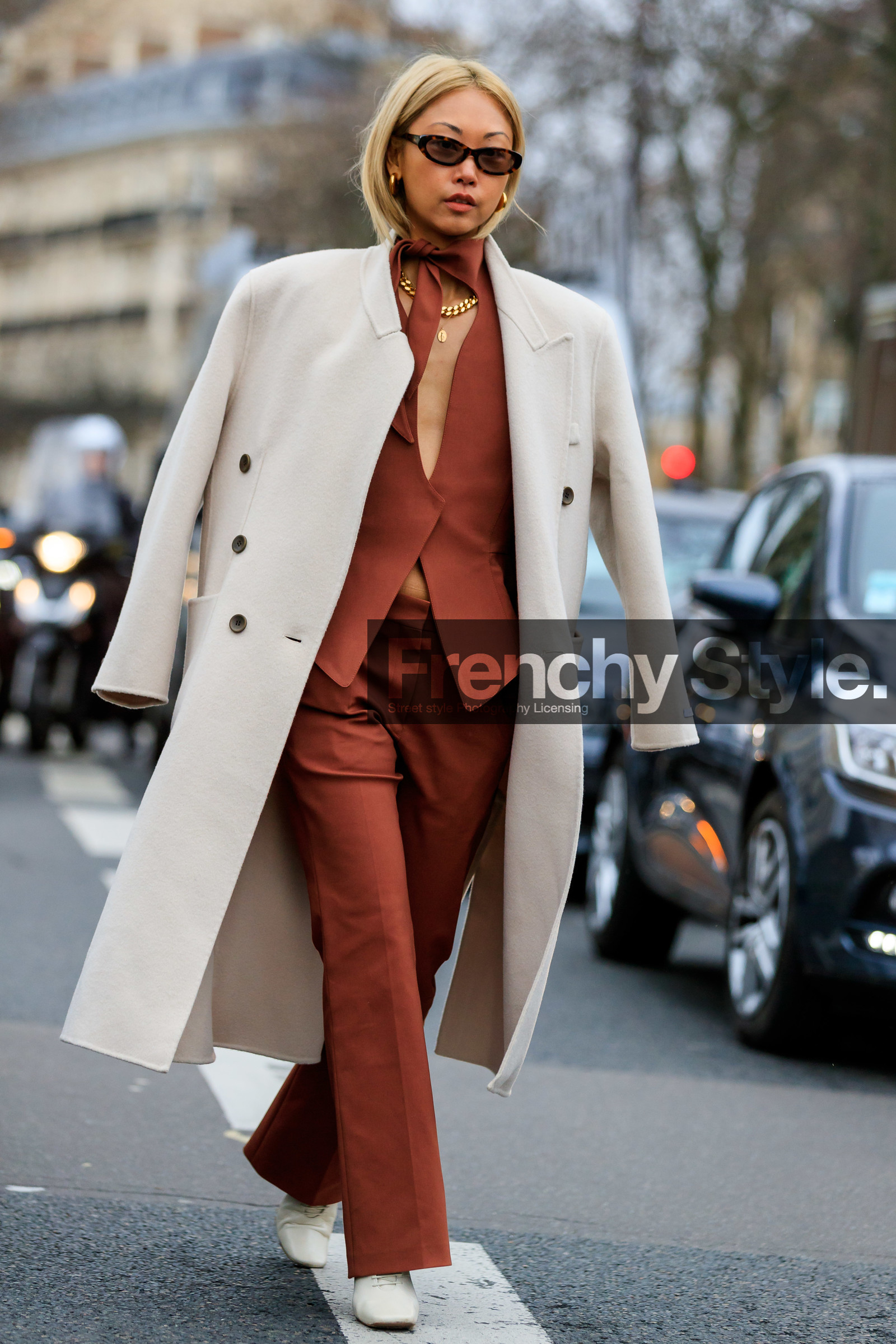 vanessa hong, scale sunglasses, small sunglasses, golden earrings, lavalliere collar, camel jacket, camel pants, camel blouse, red jacket, red pants, red blouse, low necked jacket, low necked blouse, white coat, white leather boots, fashion week, frenchystyle, FW, jonathan paciullo, street style, PFW, PARIS, AUTUMN WINTER 2020-2021, FALL WINTER 2020-2021, FW 20-21, vertical, full length