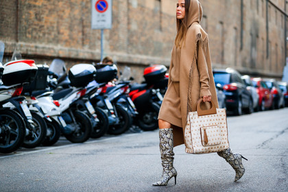 animal print, beige bag, camel coat, camel dress, fringes, graphic bag, grey boots, high boots, high heels, leather bag, leather shoes, max mara, monogram, printed bag, snake print, sophia roe, fashion week, frenchystyle, FW, jonathan paciullo, street style, MFW, MILAN, SPRING SUMMER 2019, SS 19, atmosphere details, horizontal, detail