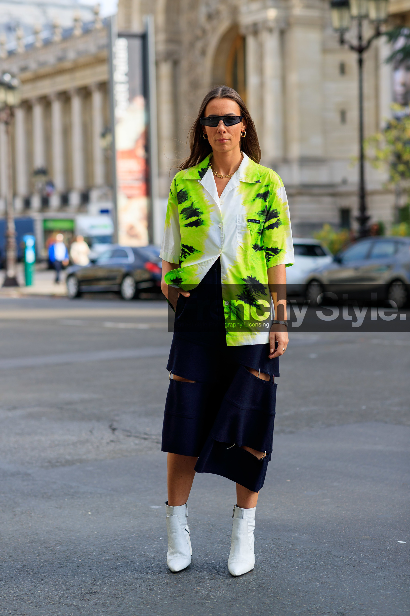 alice & j.s, alice barbier, neon yellow shirt, tie and dye shirt, prada shirt, short sleeves shirt, white shirt, armani sunglasses, futurist shape sunglasses, black skirt, openwork skirt, white leather boots, low boots, mid long skirt, PARIS, PFW, SPRING SUMMER 2020, SS 20, fashion week, frenchystyle, FW, jonathan paciullo, street style, vertical, full length