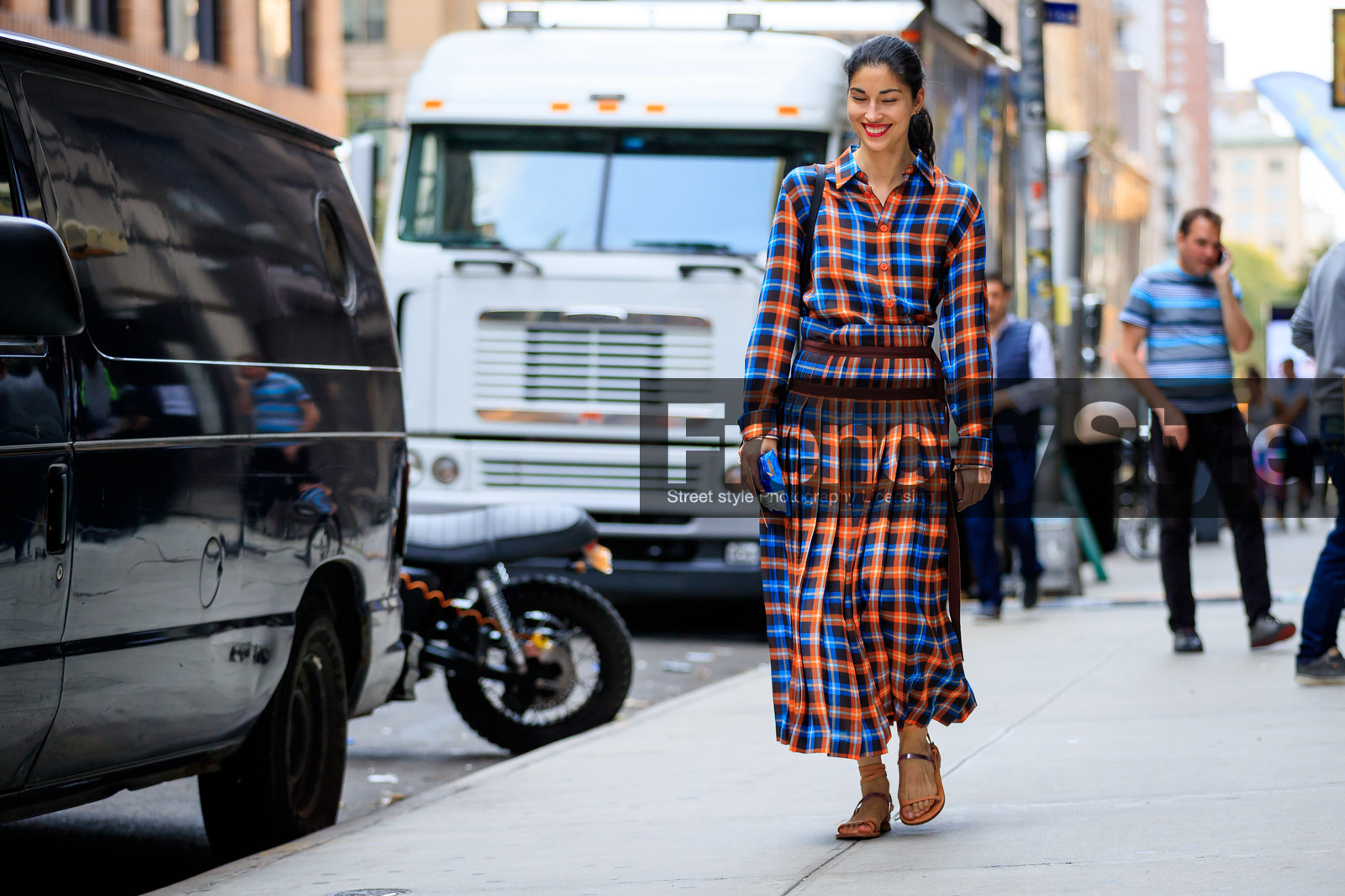 atmosphere details, back detail, black bag, caroline issa, checked shirt, checked skirt, fashion week, frenchystyle, full length, FW, graphic shirt, graphic skirt, horizontal, jonathan paciullo, leather bag, NEW YORK, NYFW, plaid, pleated skirt, printed shirt, printed skirt, SPRING SUMMER 2018, SS 18, street style