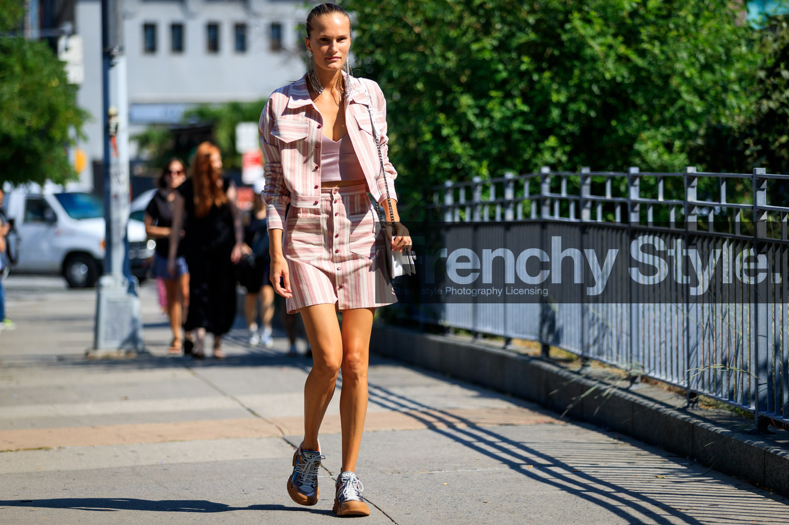 alla kostromichova, graphic jacket, graphic skirt, gucci, leather bag, leather shoes, pink jacket, pink skirt, pink sneakers, pink top, printed jacket, printed skirt, striped jacket, striped skirt, white bag, fashion week, frenchystyle, FW, jonathan paciullo, street style, NYFW, NEW YORK, SPRING SUMMER 2019, SS 19, atmosphere details, horizontal, full length