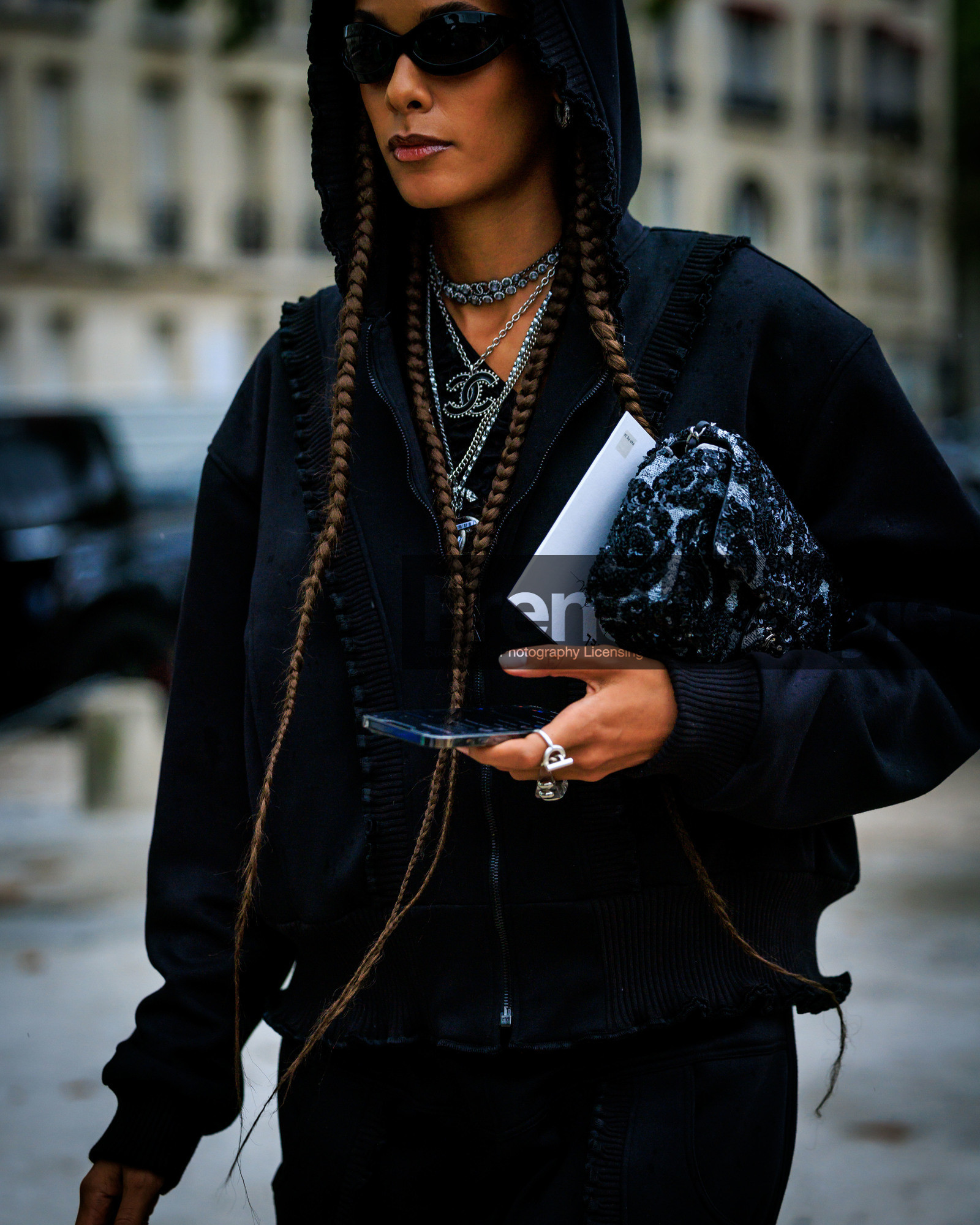 PARIS, PFW, fashion week, frenchystyle, FW, jonathan paciullo, street style, SPRING SUMMER 2024, SS 24, vertical, atmosphere details, detail