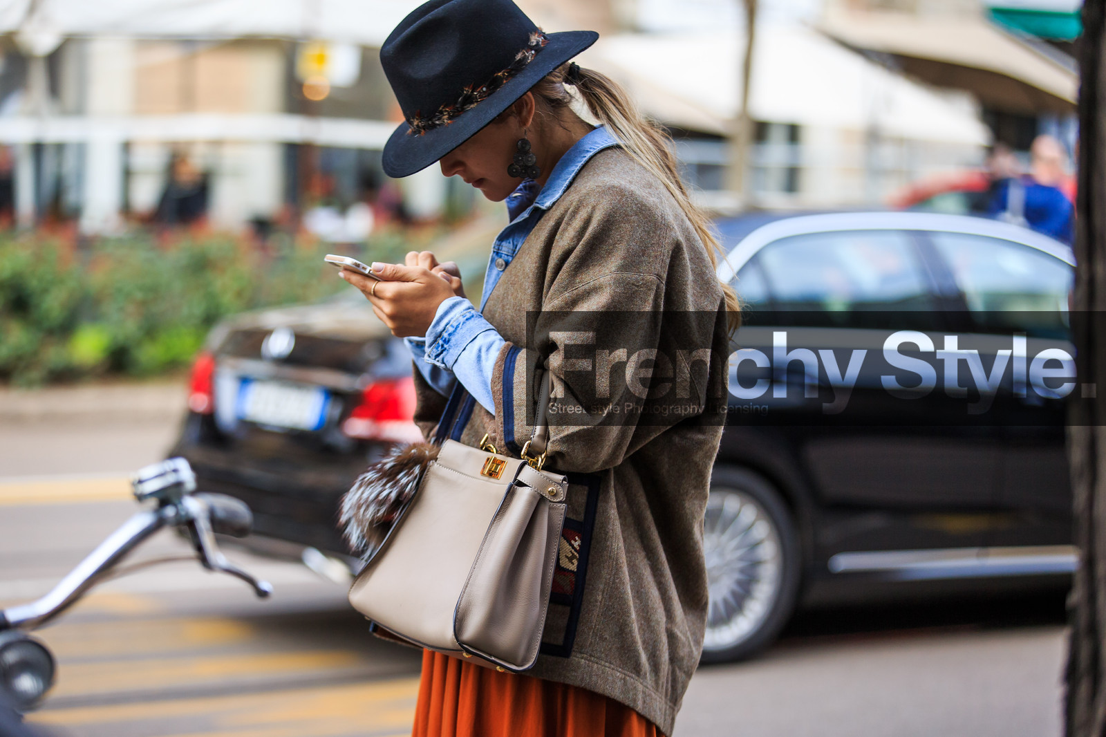 atmosphere details, AUTUMN WINTER 2016-2017, AW 16-17, beige bag, beige jacket, beige knit, black hat, detail, earrings, FALL WINTER 2016-2017, fashion week, fedora, fendi, frenchystyle, FW, FW 16-17, horizontal, jonathan paciullo, leather bag, LFW, LONDON, MENSWEAR, street style