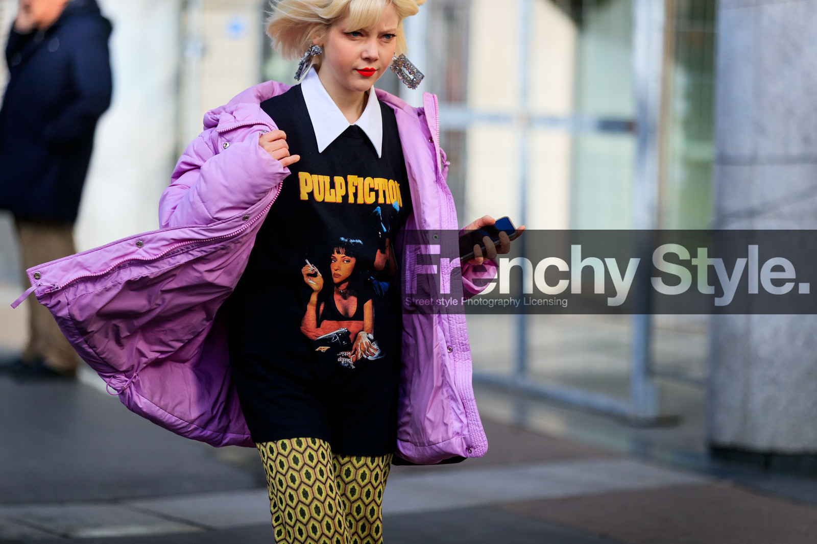 black sweatshirt, black pants, sequins earrings, silvered earrings, square shape earrings, dangling earrings, printed sweatshirt, face printed sweatshirt, yellow pants, geometrical printed pants, knit pants, knitwear, lilac coat, down jacket, fashion week, frenchystyle, FW, jonathan paciullo, street style, PFW, PARIS, AUTUMN WINTER 2020-2021, FALL WINTER 2020-2021, FW 20-21, horizontal, detail, atmosphere details
