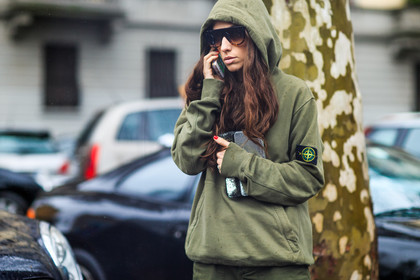 atmosphere details, AUTUMN WINTER 2016-2017, AW 16-17, detail, erika boldrin, FALL WINTER 2016-2017, fashion week, frenchystyle, FW, FW 16-17, green pants, green sweater, hood, hoodie, horizontal, jonathan paciullo, kaki pants, kaki sweater, LFW, LONDON, MENSWEAR, street style, sunglasses, tone on tone, total look green, total look kaki