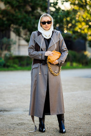 white hood, black sunglasses, knitted hood, grey, trench, dual toned trench, yellow handbag, chain bag, golden chain bag, black boots, fashion week, frenchystyle, FW, jonathan paciullo, street style, PARIS, PFW, SPRING SUMMER 2022, SS 22, full length, vertical