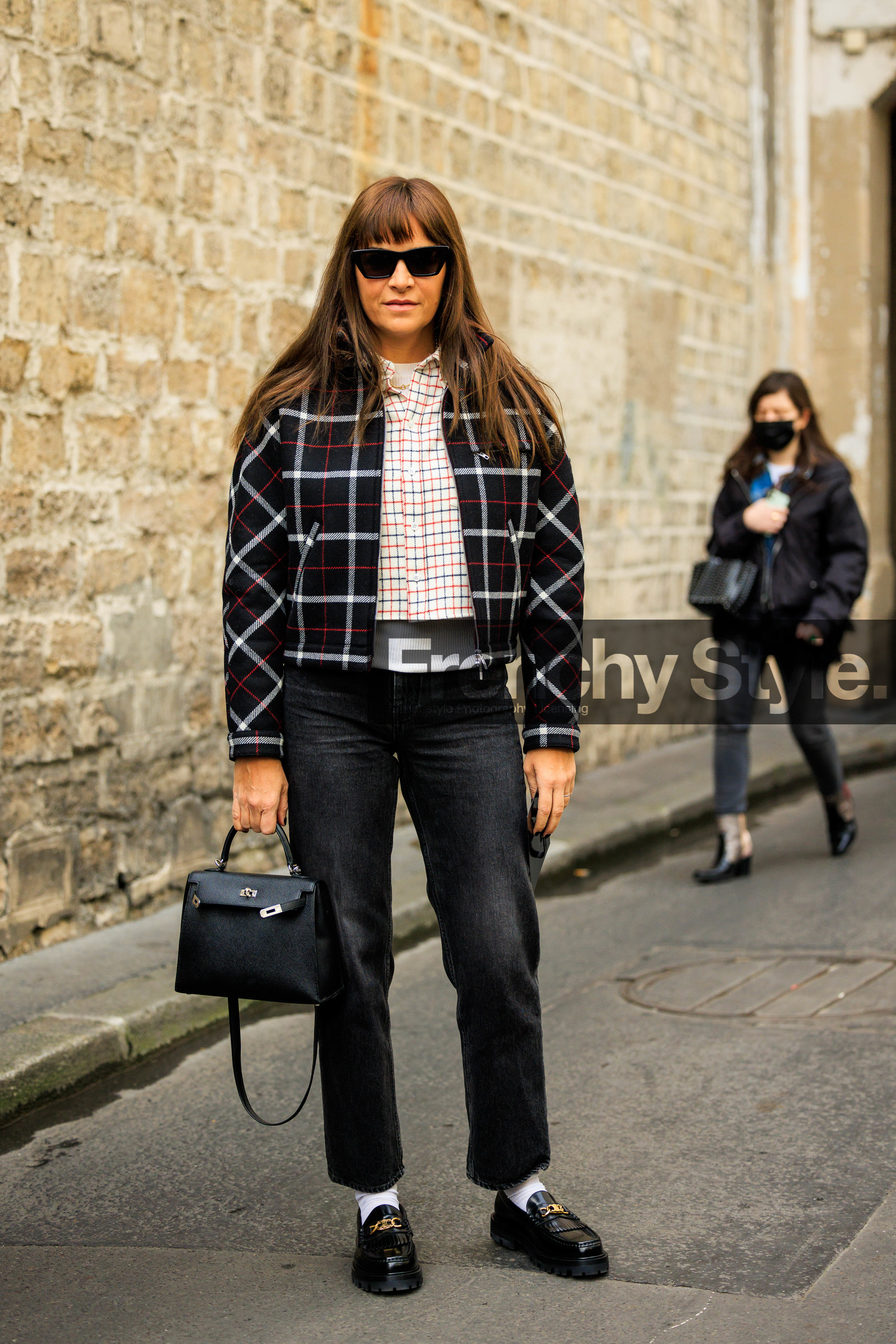 grey jeans, black sunglasses, plaid jacket, plaid shirt, white shirt, whit tshirt, black jacket, short jacker, black handbag, hermes bag, black derbies, laure heriard dubreuil, fashion week, frenchystyle, FW, jonathan paciullo, street style, AUTUMN WINTER 2022-2023, FALL WINTER 2022_2023, FW 22-23, PFW, PARIS, vertical, full length