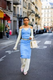 knitted look, knitted dress, pastel blue dress, midi dress, white top, knitted top, white pants, knitted trousers, braided hair, strass earrings, white handbag, pastel pink shoes, street style, jonathan paciullo, FW, frenchystyle, fashion week, AUTUMN WINTER 2022-2023, FALL WINTER 2022_2023, FW 22-23, PFW, PARIS, full length, vertical