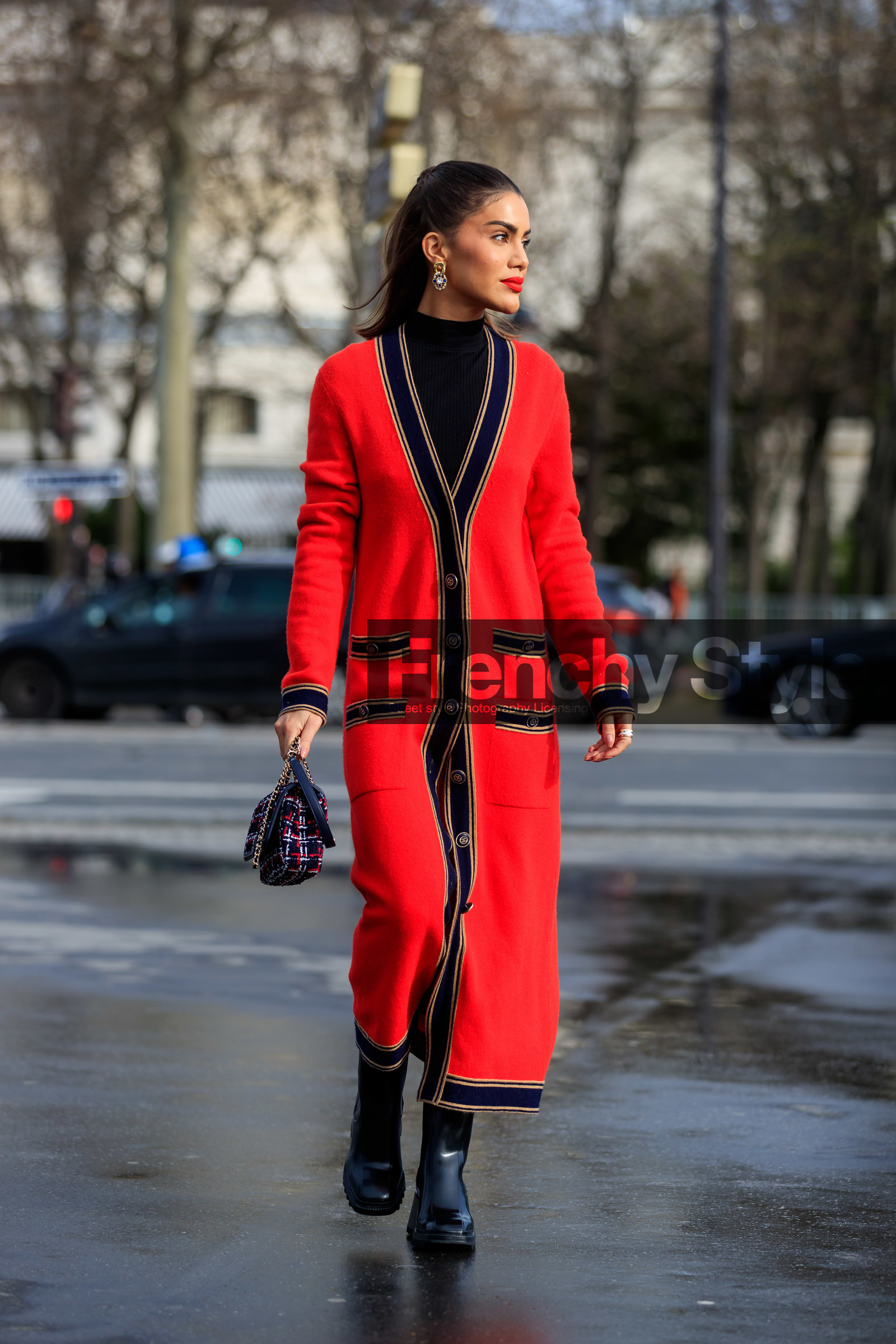 camila coelho, red cardigan, long cardigan, striped cardigan, black pullover, turtleneck pullover, navy blue bag, red bag, checked bag, tweed bag, black leather boots, flat boots, golden earrings, round shape earrings, stone earrings, button cardigan, chanel bag, chanel cardigan, chanel earrings, fashion week, frenchystyle, FW, jonathan paciullo, street style, PFW, PARIS, vertical, full length