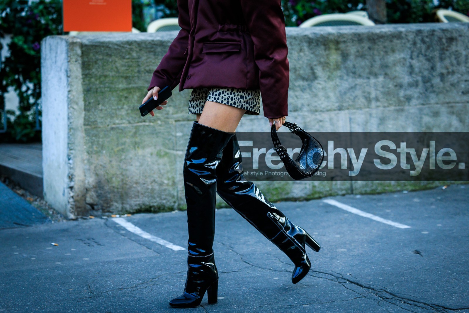close up, details, shoes, highknee boots, black boots, leather boots, pattent boots, mini bag, leather bag, shorts, animal print shorts, black handbag, purple jacket, caro daur, street style, jonathan paciullo, FW, frenchystyle, fashion week, AUTUMN WINTER 2022-2023, FALL WINTER 2022_2023, FW 22-23, horizontal, PFW, PARIS, atmosphere details, detail, croco bag