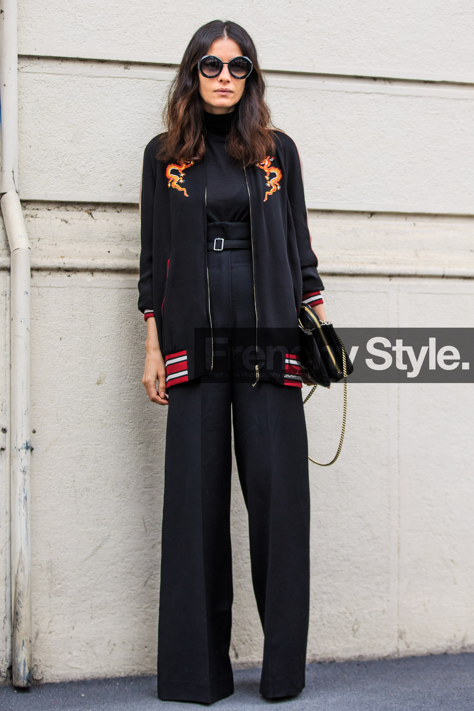 AUTUMN WINTER 2016-2017, AW 16-17, black bag, black jacket, black pants, black sweater, embroidered jacket, FALL WINTER 2016-2017, fashion week, frenchystyle, full length, FW, FW 16-17, high waist, jonathan paciullo, leather bag, leila yavari, LFW, LONDON, MENSWEAR, street style, sunglasses, teddy jacket, tone on tone, total look black, trousers, vertical, wide pants