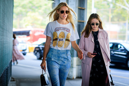 atmosphere details, black bag, black dress, blue pants, detail, fashion week, frenchystyle, FW, horizontal, jonathan paciullo, leather bag, NEW YORK, NYFW, pink coat, printed dress, printed t shirt, SPRING SUMMER 2018, SS 18, street style, sunglasses, trousers, white t shirt