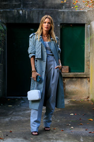 helena bordon, blue trench coat, checked trench coat, light grey pants, light grey top, technical fabric top, technical fabric pants, sportswear, white leather bag, silvered chain strap bag, zipped top, iphone, PARIS, PFW, SPRING SUMMER 2020, SS 20, fashion week, frenchystyle, FW, jonathan paciullo, street style, vertical, full length