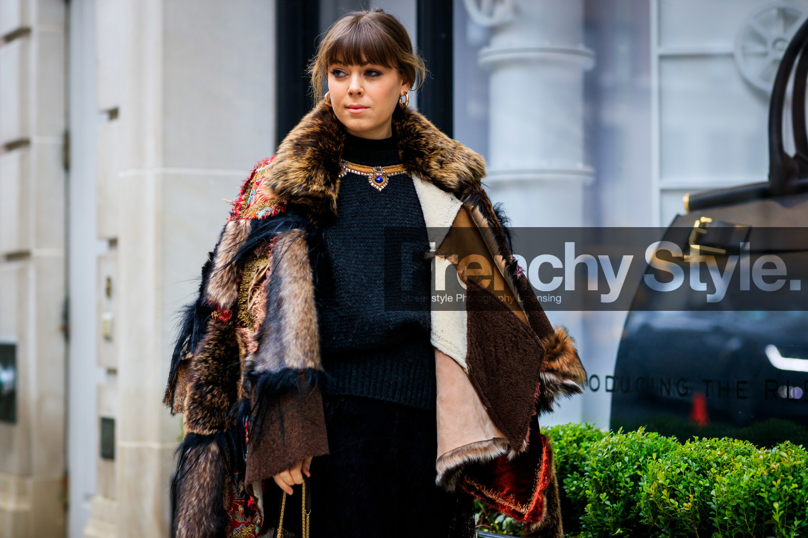 black sweater, brown fur, brown jacket, fur jacket, graphic jacket, jenny cipoletti, necklace, patchwork, printed jacket, frenchystyle, jonathan paciullo, street style, NYFW, NEW YORK, AUTUMN WINTER 2019-2020, AW 19-20, FALL WINTER 2019-2020, FW 19-20, fashion week, FW, atmosphere details, horizontal, detail
