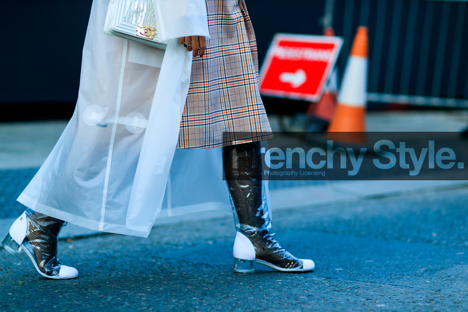 chanel handbag, checked, graphic jacket, high boots, leather bag, leather shoes, plaid, printed jacket, rain coat, silver bag, tartan, transparent shoes, white bag, white coat, street style, jonathan paciullo, FW, frenchystyle, fashion week, LFW, LONDON, AUTUMN WINTER 2018-2019, AW 18-19, FALL WINTER 2018-2019, FW 18-19, horizontal, atmosphere details, detail