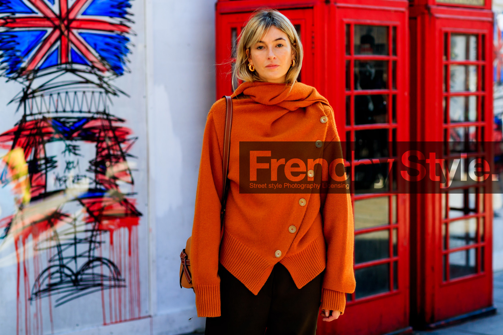 brown pants, camille charriere, orange sweater, trousers, fashion week, frenchystyle, FW, jonathan paciullo, street style, LFW, LONDON, SPRING SUMMER 2019, SS 19, atmosphere details, horizontal, detail