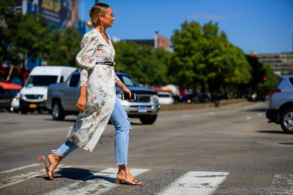 atmosphere details, blue denim, danielle bernstein, denim pants, fashion week, frenchystyle, full length, FW, horizontal, jeans, jonathan paciullo, leather shoes, NEW YORK, NYFW, pink shoes, printed dress, SPRING SUMMER 2018, SS 18, street style, trousers, white dress