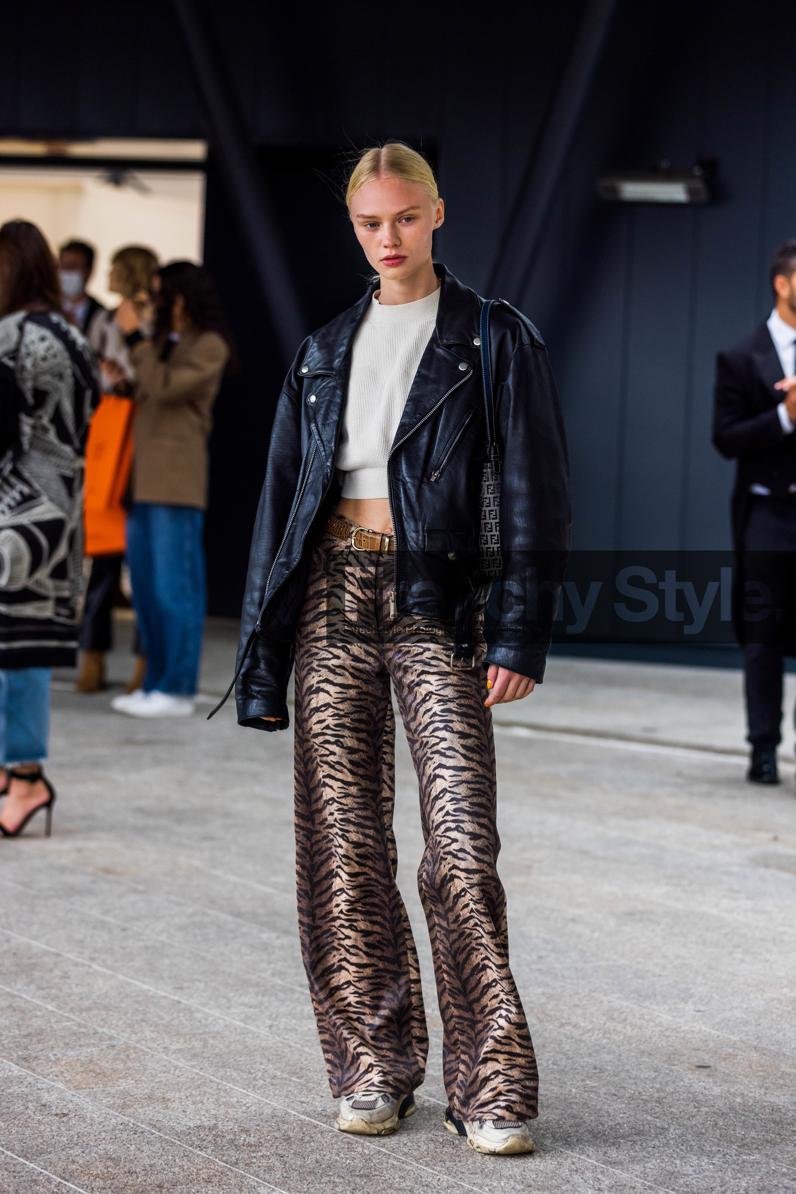 animal print, bag, belt, black perfecto, brown pants, camel belt, croco belt, crop top, fendi bag, flare pants, leather jacket, leopard print, pants, perfecto, printed bag, printed pants, sneakers, white crop top, fashion week, frenchystyle, FW, jonathan paciullo, street style, PFW, PARIS, SPRING SUMMER 2022, SS 22, vertical, full length