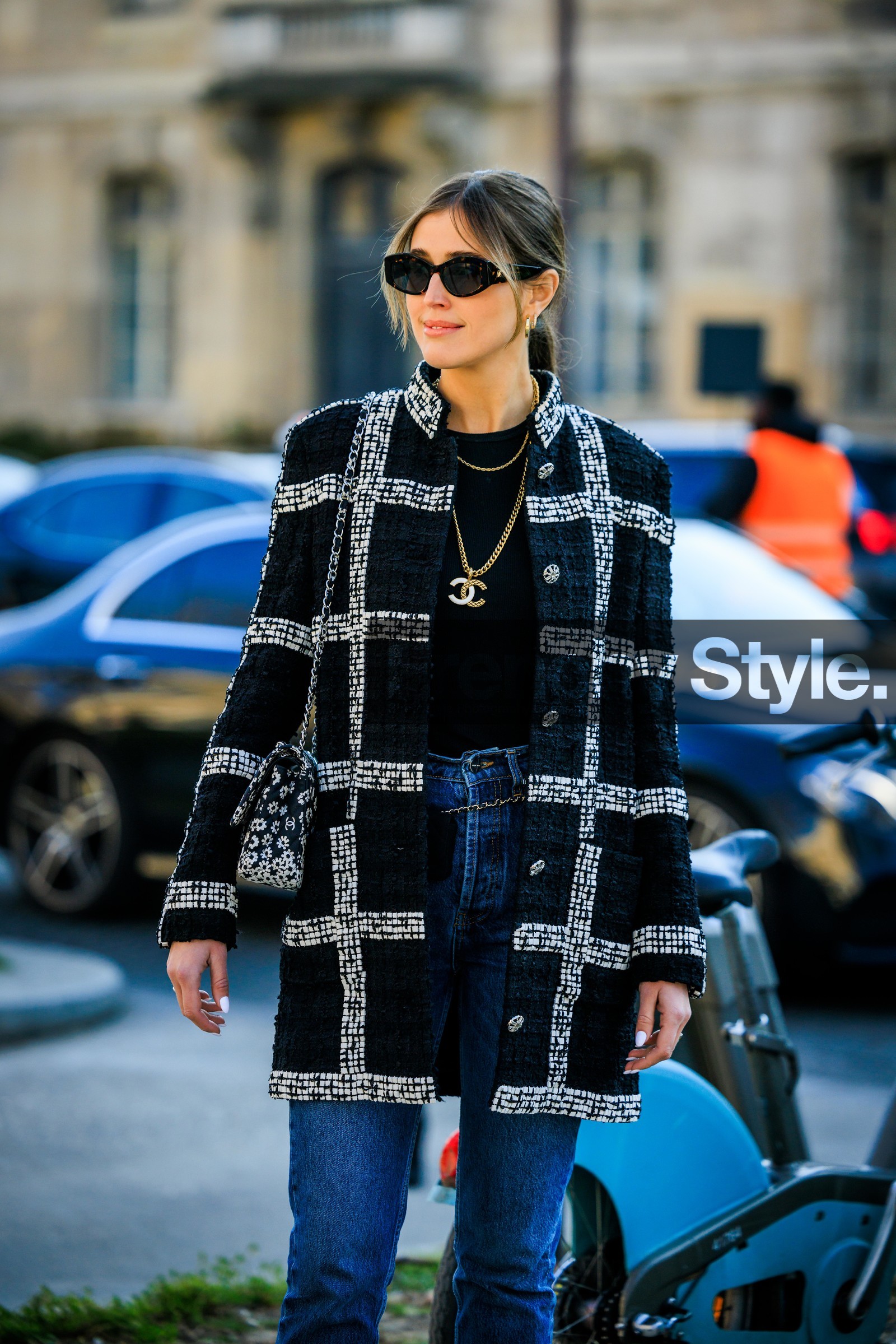 black sunglasses, tweed jacket, black jacket, chanel, chanel necklace, chanel handbag, skinny jeans, close up, details, black top, black handbag, street style, jonathan paciullo, FW, frenchystyle, fashion week, AUTUMN WINTER 2022-2023, FALL WINTER 2022_2023, FW 22-23, PFW, PARIS, vertical, detail