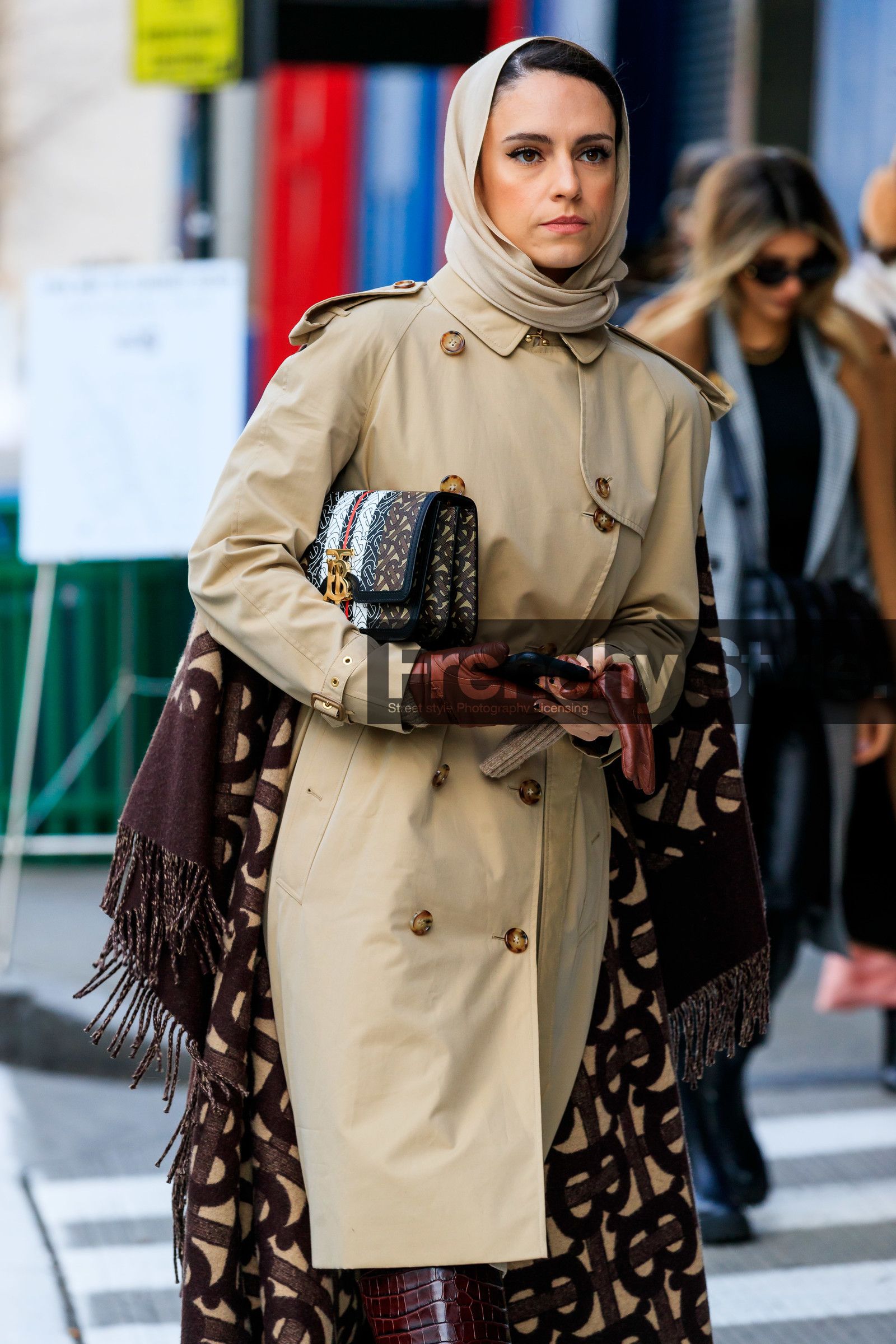 marwa meme biltagi, beige trench coat, beige scarf, brown scarf, woolen scarf, brown leather bag, brown leather clutch, burberry bag, burberry coat, burberry trench coat, monogrammed bag, monogrammed scarf, monogrammed trench coat, striped bag, fashion week, frenchystyle, FW, jonathan paciullo, street style, FALL WINTER 2020-2021, AUTUMN WINTER 2020-2021, FW 20-21, vertical, atmosphere details, detail, NYFW, NEW YORK
