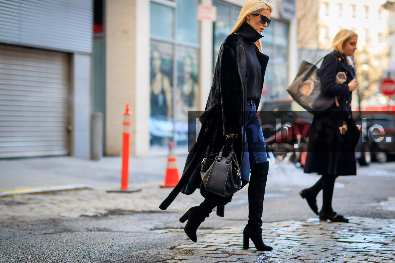 black bag, black fur coat, black shoes, black turtleneck, high boots, high heels, leather bag, leather shoes, sunglasses, trousers, street style, jonathan paciullo, FW, frenchystyle, fashion week, NYFW, NEW YORK, AUTUMN WINTER 2018-2019, AW 18-19, FALL WINTER 2018-2019, FW 18-19, atmosphere details, horizontal, detail, kate davidson hudson