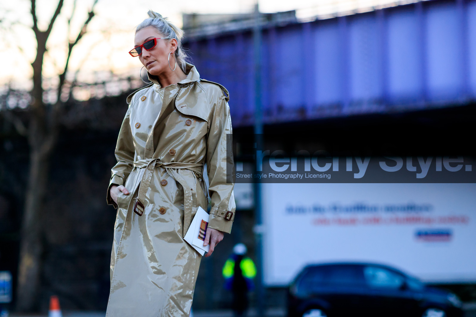 beige coat, leather coat, sunglasses, trench coat, street style, jonathan paciullo, FW, frenchystyle, fashion week, LFW, LONDON, AUTUMN WINTER 2018-2019, AW 18-19, FALL WINTER 2018-2019, FW 18-19, horizontal, atmosphere details, detail